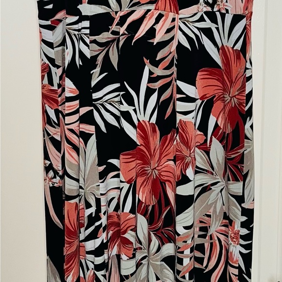 Used Enfocus Studio Long Sleeveless Dress. - Picture 4 of 7